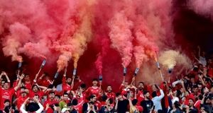 بنر جنجالی هواداران پرسپولیس جلوی در باشگاه + عکس