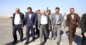وزیر صمت برای برسی واحدهای صنعتی و بنگاه‌های اقتصادی بررسی و رفع موانع و چالش‌های تولید وارد خوزستان شد