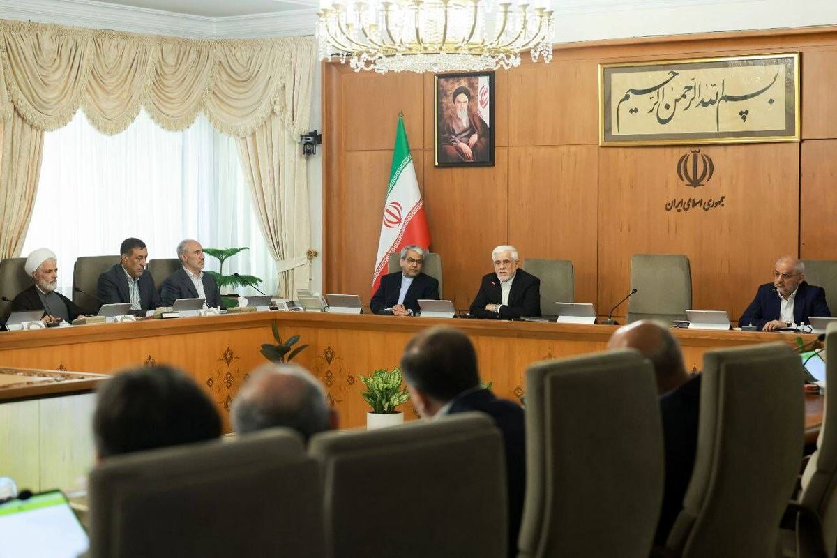 عارف: ایران در راهبرد توسعه علم و فناوری از کسی دستور نمیگیرد